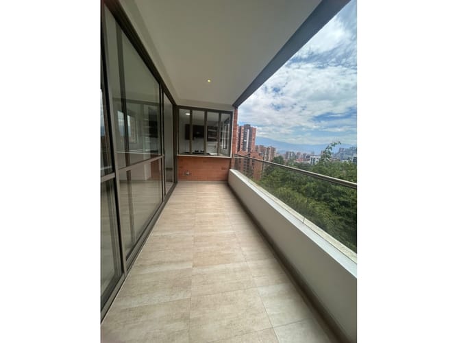 Apartamento de 2 alcobas en arriendo en El Poblado, Medellín, 90 m² · foto 3 de 24