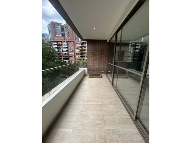 Apartamento de 2 alcobas en arriendo en El Poblado, Medellín, 90 m² · foto 8 de 24