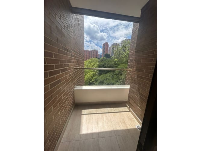 Apartamento de 2 alcobas en arriendo en El Poblado, Medellín, 90 m² · foto 14 de 24