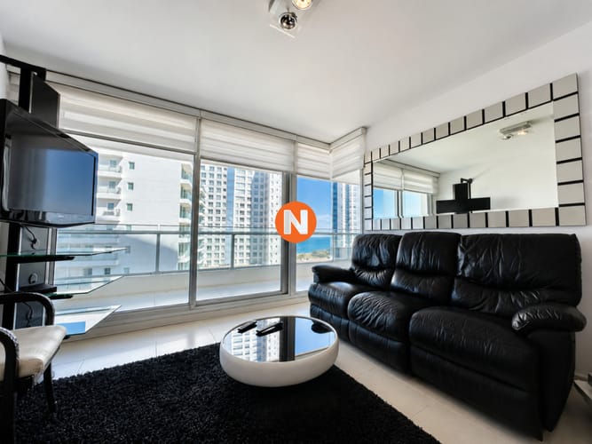 Alquiler Anual Apartamento de 2 Dormitorios con vista al mar, torre moderna, playa Mansa, Punta del Este · Foto 3