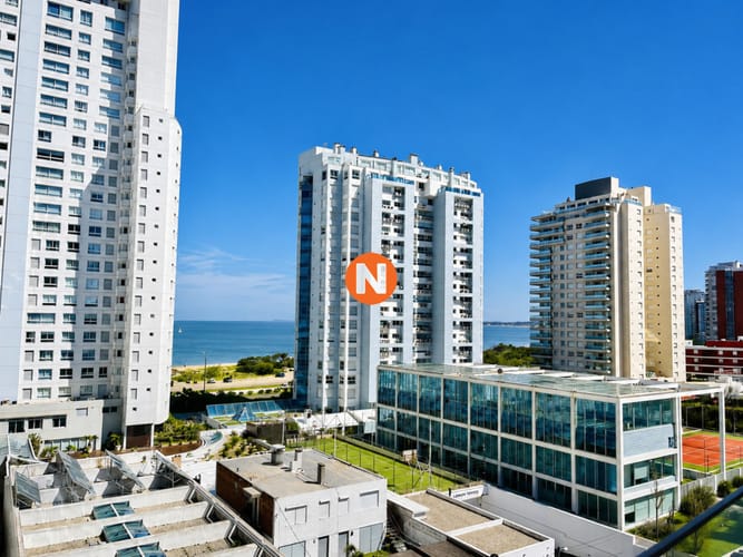 Alquiler Anual Apartamento de 2 Dormitorios con vista al mar, torre moderna, playa Mansa, Punta del Este · Foto 6