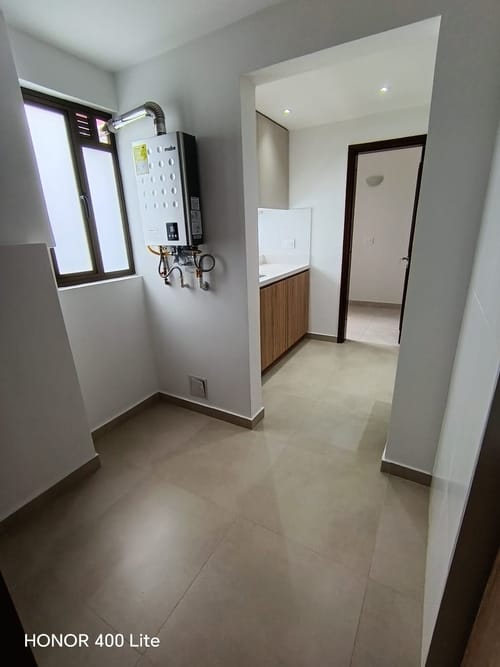 Apartamento de 3 alcobas en arriendo en Santa Barbara, Bogotá, 196 m² · foto 23 de 24