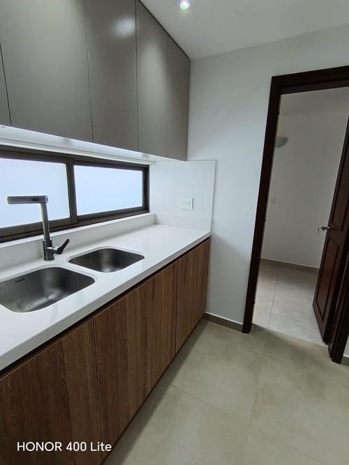 Apartamento de 3 alcobas en arriendo en Santa Barbara, Bogotá, 196 m² · foto 6 de 24