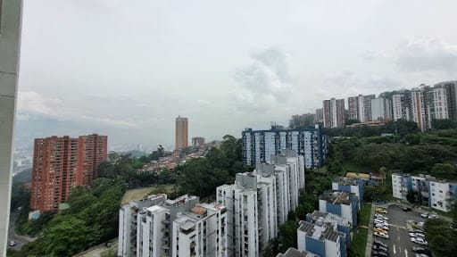 Apartamento de 2 alcobas en arriendo en Asomadera No.2, Medellín, 68 m² · foto 5 de 16