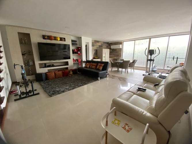 Casa de 4 alcobas en venta en Ciudad Jardin, Cali, 455 m² · foto 2 de 24