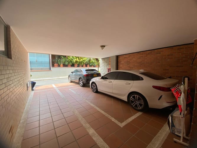 Casa de 4 alcobas en venta en Ciudad Jardin, Cali, 455 m² · foto 3 de 24