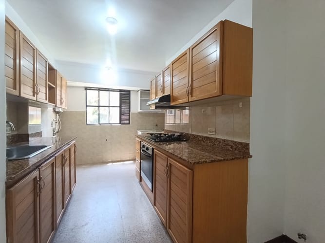 Apartamento de 3 alcobas en arriendo en Loma Del Escobero, Envigado, 100 m² · foto 9 de 17