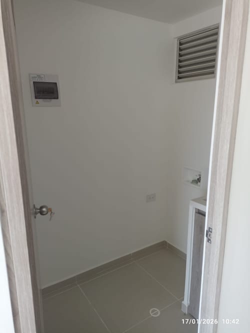 Apartamento de 3 alcobas en venta en Zona Industrial No. 1, Itagüí, 63 m² · foto 10 de 17