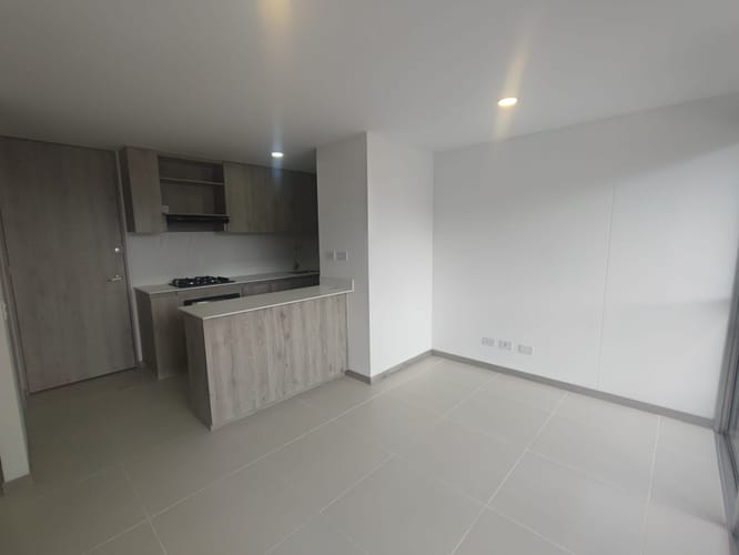 Apartamento de 3 alcobas en venta en Zona Industrial No. 1, Itagüí, 63 m² · foto 3 de 17