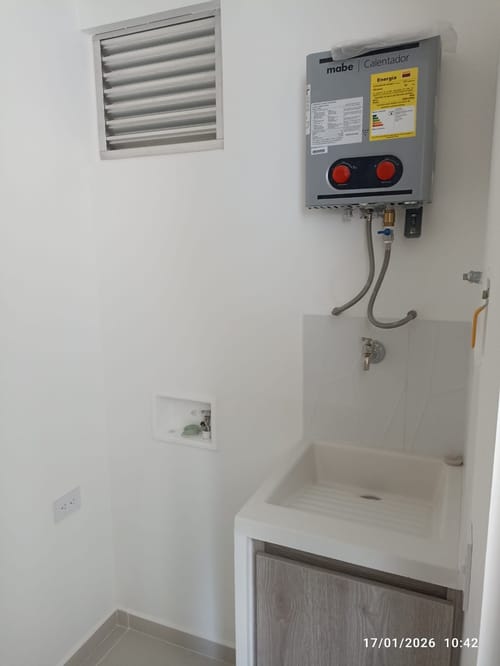 Apartamento de 3 alcobas en venta en Zona Industrial No. 1, Itagüí, 63 m² · foto 11 de 17