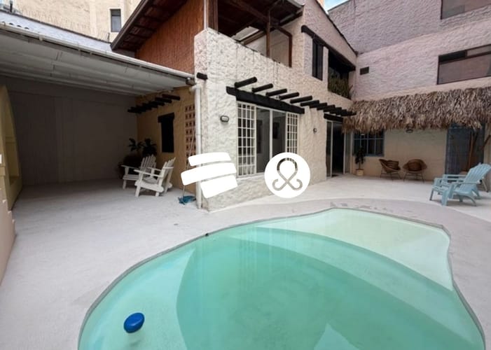 Casa de 3 alcobas en venta en Laureles, Medellín, 275 m² · foto 1 de 10