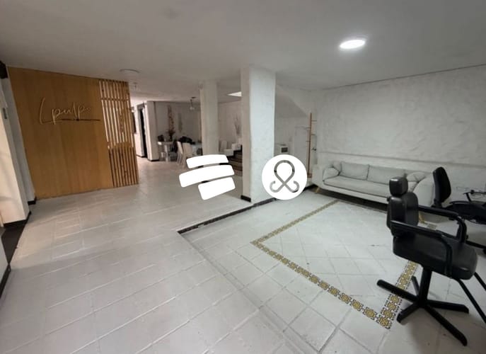 Casa de 3 alcobas en venta en Laureles, Medellín, 275 m² · foto 2 de 10
