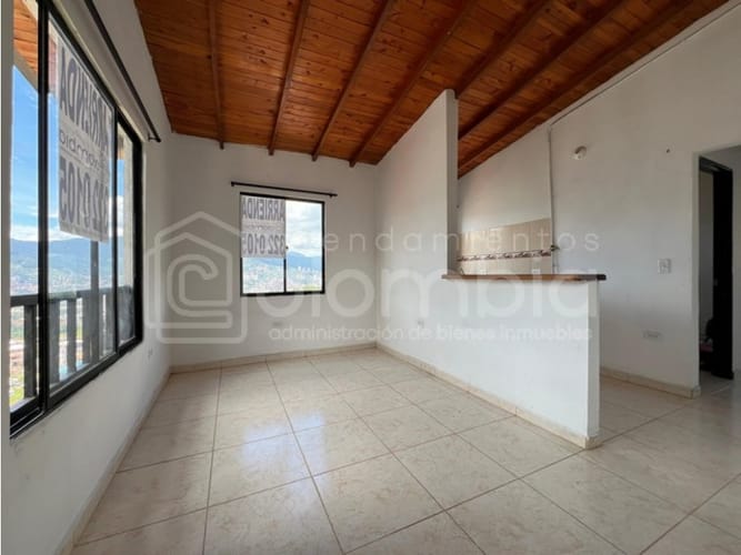 Apartaestudio en arriendo en Los Gomez, Itagüí, 50 m² · foto 2 de 11
