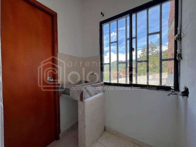 Apartaestudio en arriendo en Los Gomez, Itagüí, 50 m² · foto 10 de 11