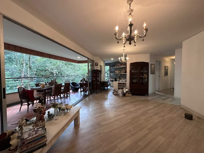 Apartamento de 3 alcobas en venta en El Poblado, Medellín, 161 m² · foto 2 de 19