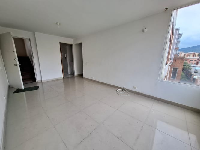 Apartamento de 3 alcobas en venta en Mirandela, Bogotá, 75 m² · foto 2 de 24