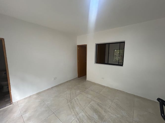 Casa de 4 alcobas en arriendo en Los Pinos, Medellín, 80 m² · foto 1 de 14