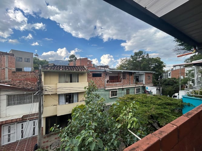 Casa de 4 alcobas en arriendo en Los Pinos, Medellín, 80 m² · foto 13 de 14