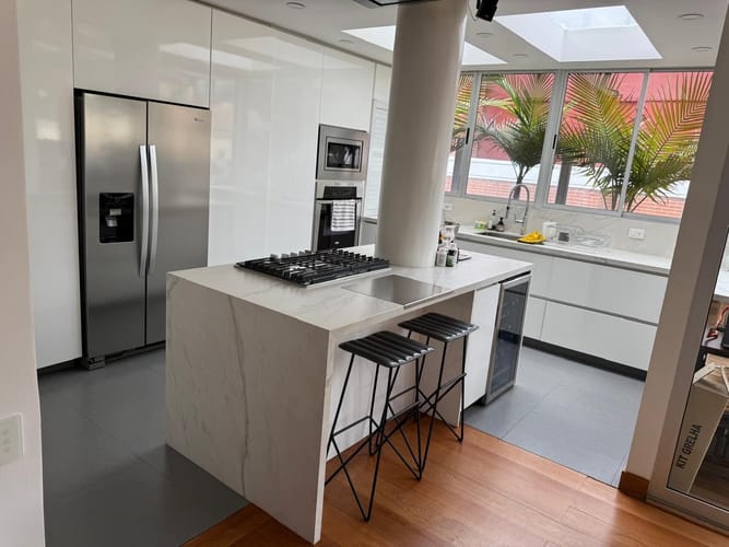 Apartamento de 3 alcobas en arriendo en Los Rosales, Bogotá, 232 m² · foto 4 de 12