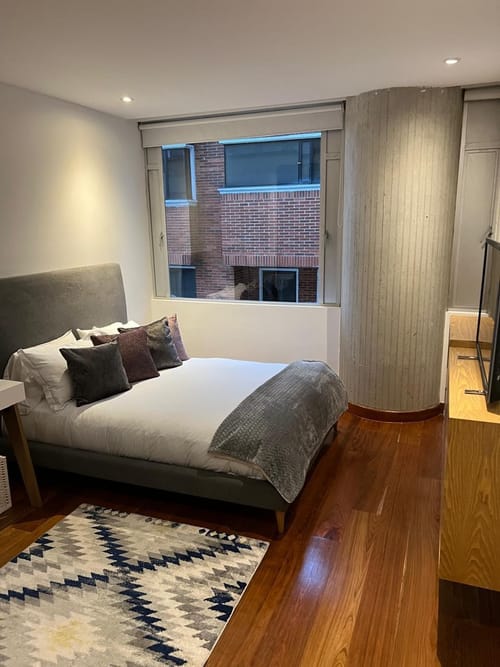 Apartamento de 3 alcobas en arriendo en Los Rosales, Bogotá, 232 m² · foto 5 de 12