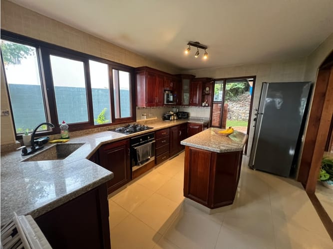 Casa de 4 alcobas en arriendo en San Lucas, Envigado, 300 m² · foto 2 de 24