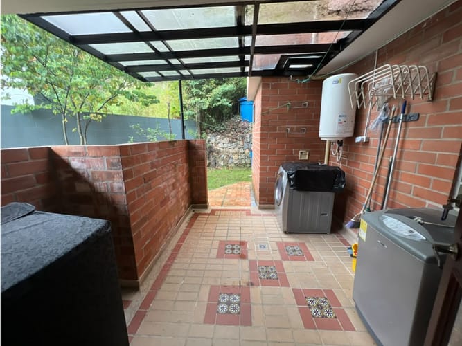 Casa de 4 alcobas en arriendo en San Lucas, Envigado, 300 m² · foto 3 de 24