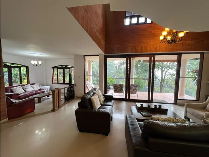 Casa de 4 alcobas en arriendo en San Lucas, Envigado, 300 m² · foto 4 de 24