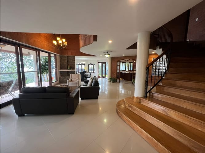 Casa de 4 alcobas en arriendo en San Lucas, Envigado, 300 m² · foto 5 de 24