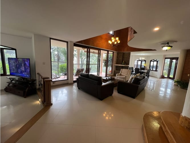 Casa de 4 alcobas en arriendo en San Lucas, Envigado, 300 m² · foto 13 de 24