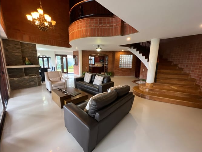 Casa de 4 alcobas en arriendo en San Lucas, Envigado, 300 m² · foto 14 de 24
