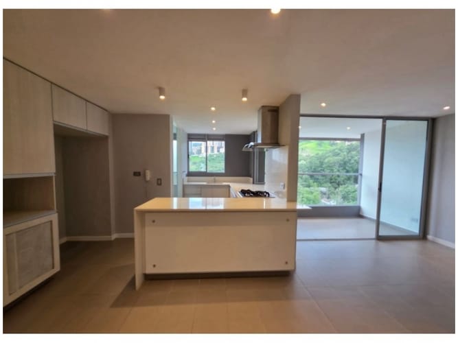 Apartamento de 2 alcobas en venta en El Poblado, Medellín, 80 m² · foto 4 de 19