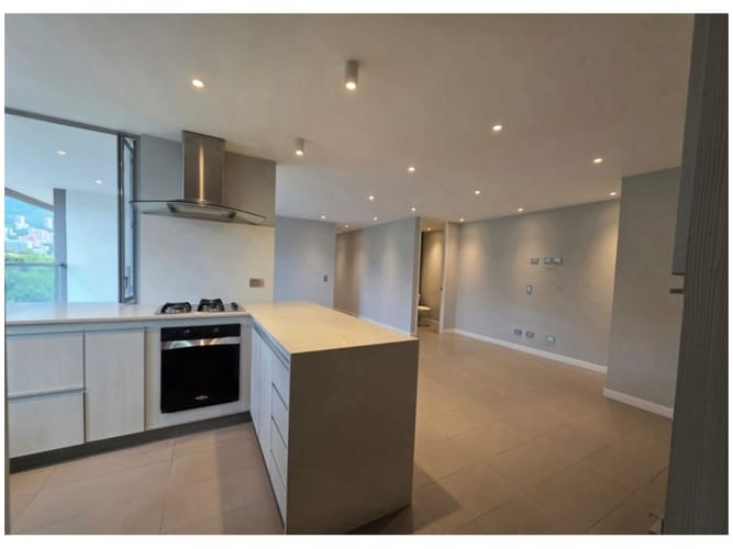 Apartamento de 2 alcobas en venta en El Poblado, Medellín, 80 m² · foto 7 de 19