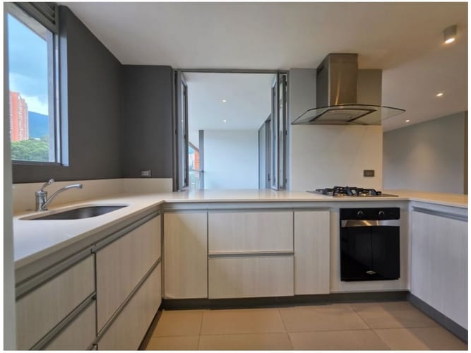 Apartamento de 2 alcobas en venta en El Poblado, Medellín, 80 m² · foto 14 de 19