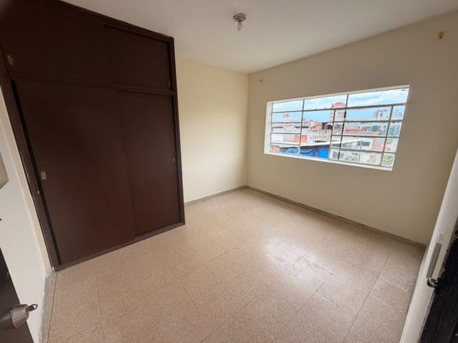 Casa de 4 alcobas en arriendo en Caicedo, Medellín, 100 m² · foto 3 de 11