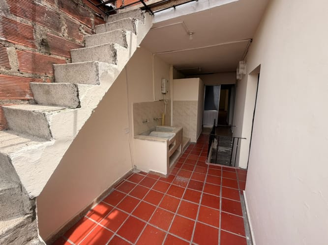 Casa de 4 alcobas en arriendo en Caicedo, Medellín, 100 m² · foto 9 de 11