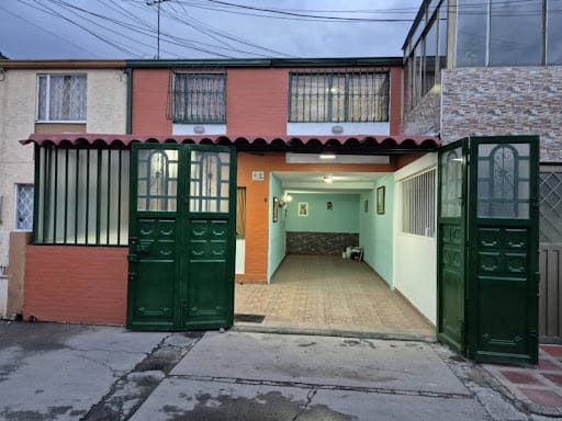 Casa de 3 alcobas en venta en Villa Del Rio, Bogotá, 85 m² · foto 2 de 24