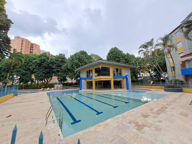 Apartamento de 3 alcobas en venta en Belén Los Alpes, Medellín, 75 m² · foto 10 de 12