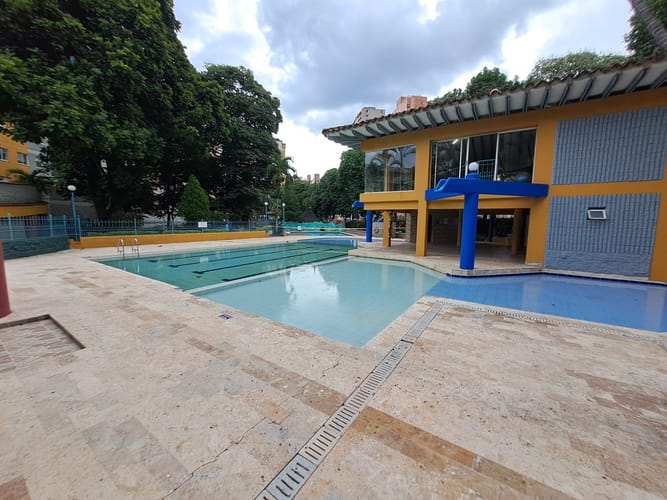 Apartamento de 3 alcobas en venta en Belén Los Alpes, Medellín, 75 m² · foto 11 de 12