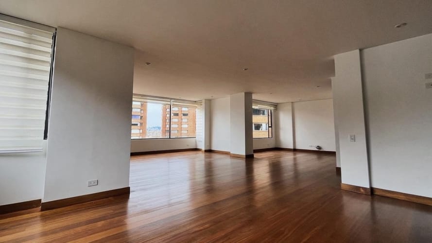Apartamento de 4 alcobas en arriendo en Santa Barbara, Bogotá, 220 m² · foto 7 de 24