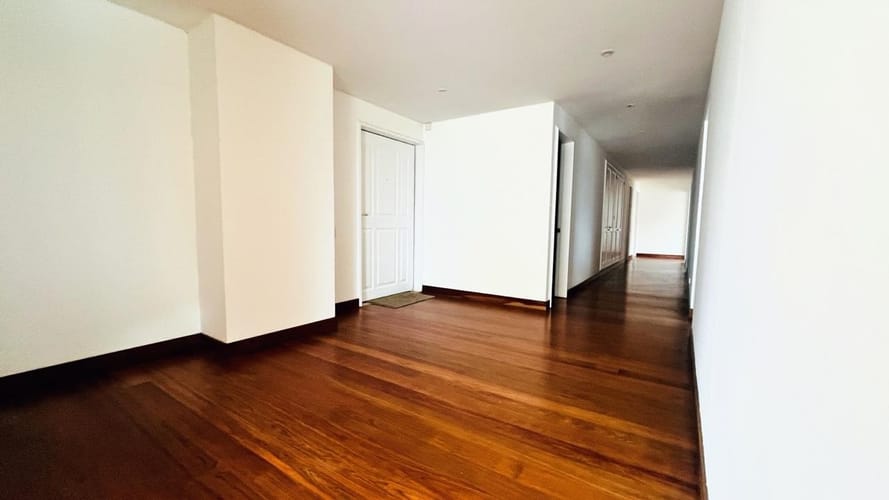 Apartamento de 4 alcobas en arriendo en Santa Barbara, Bogotá, 220 m² · foto 4 de 24