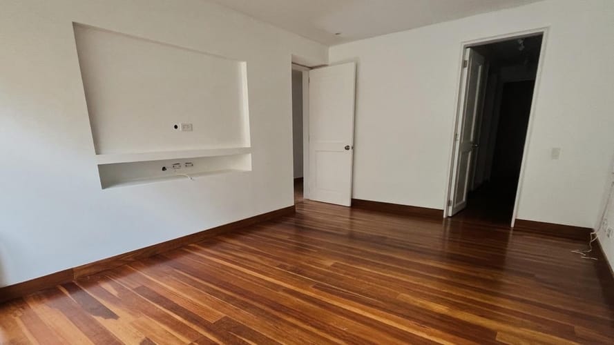 Apartamento de 4 alcobas en arriendo en Santa Barbara, Bogotá, 220 m² · foto 6 de 24