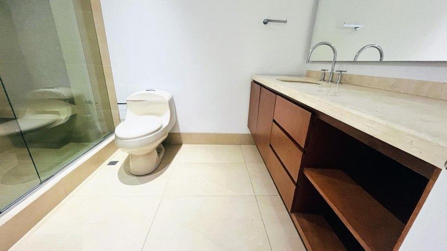 Apartamento de 4 alcobas en arriendo en Santa Barbara, Bogotá, 220 m² · foto 14 de 24