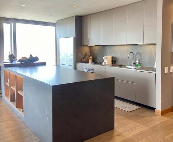 Apartamento de 3 alcobas en arriendo en Chico, Bogotá, 257 m² · foto 4 de 6