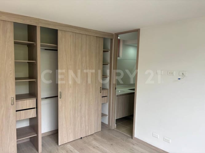 Apartamento de 3 alcobas en venta en El Salado, Envigado, 81 m² · foto 10 de 24