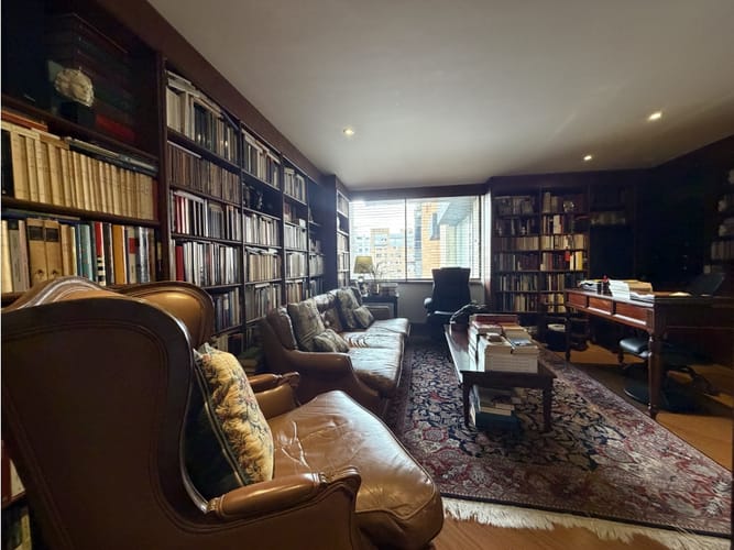 Apartamento de 3 alcobas en venta en El Retiro, Bogotá, 262 m² · foto 2 de 21