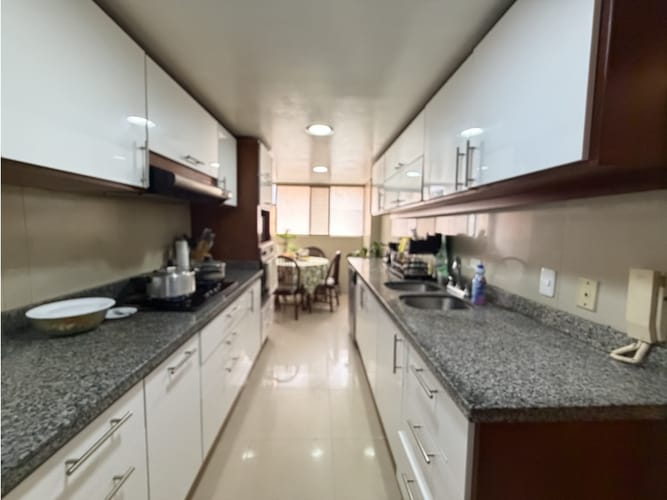 Apartamento de 3 alcobas en venta en El Retiro, Bogotá, 262 m² · foto 6 de 21