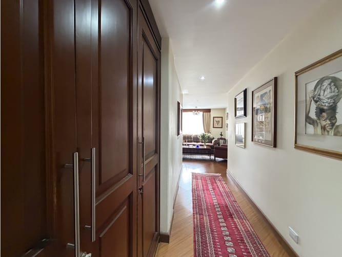 Apartamento de 3 alcobas en venta en El Retiro, Bogotá, 262 m² · foto 10 de 21