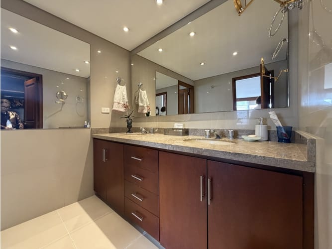 Apartamento de 3 alcobas en venta en El Retiro, Bogotá, 262 m² · foto 13 de 21