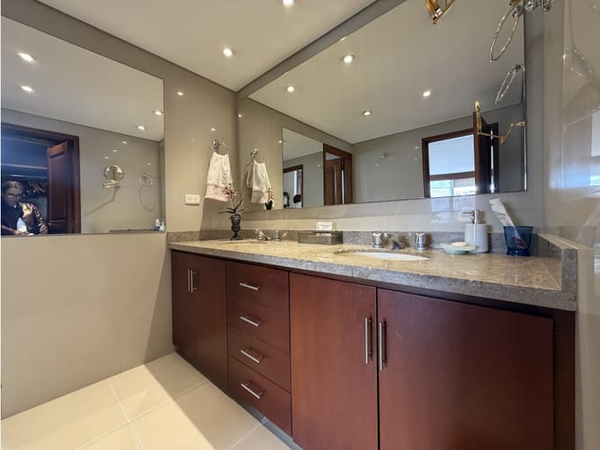 Apartamento de 3 alcobas en venta en El Retiro, Bogotá, 262 m² · foto 14 de 21