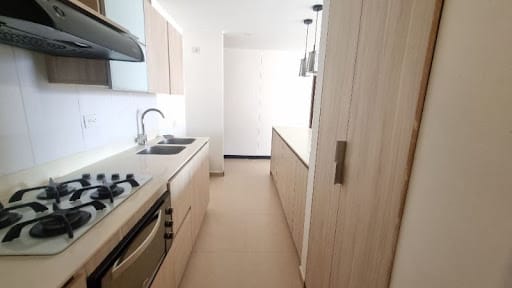 Apartamento de 3 alcobas en arriendo en Loma De Los Gonzalez, Medellín, 125 m² · foto 5 de 18